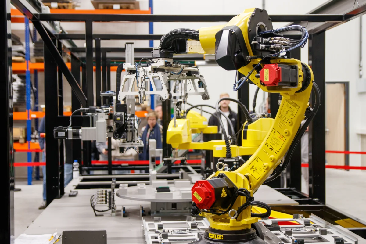 Robots adjusting to new tasks