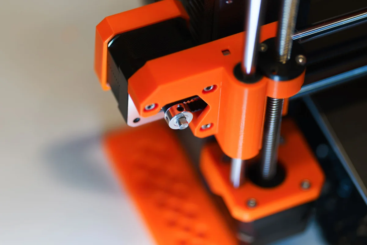 3D printed piece with embedded magnets